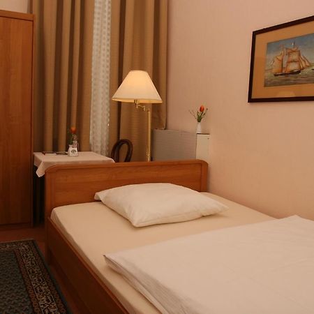 ברלין Hotel Pension Fasanenhaus מראה חיצוני תמונה
