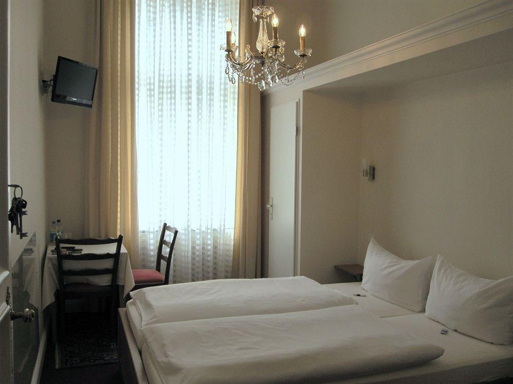 ברלין Hotel Pension Fasanenhaus מראה חיצוני תמונה