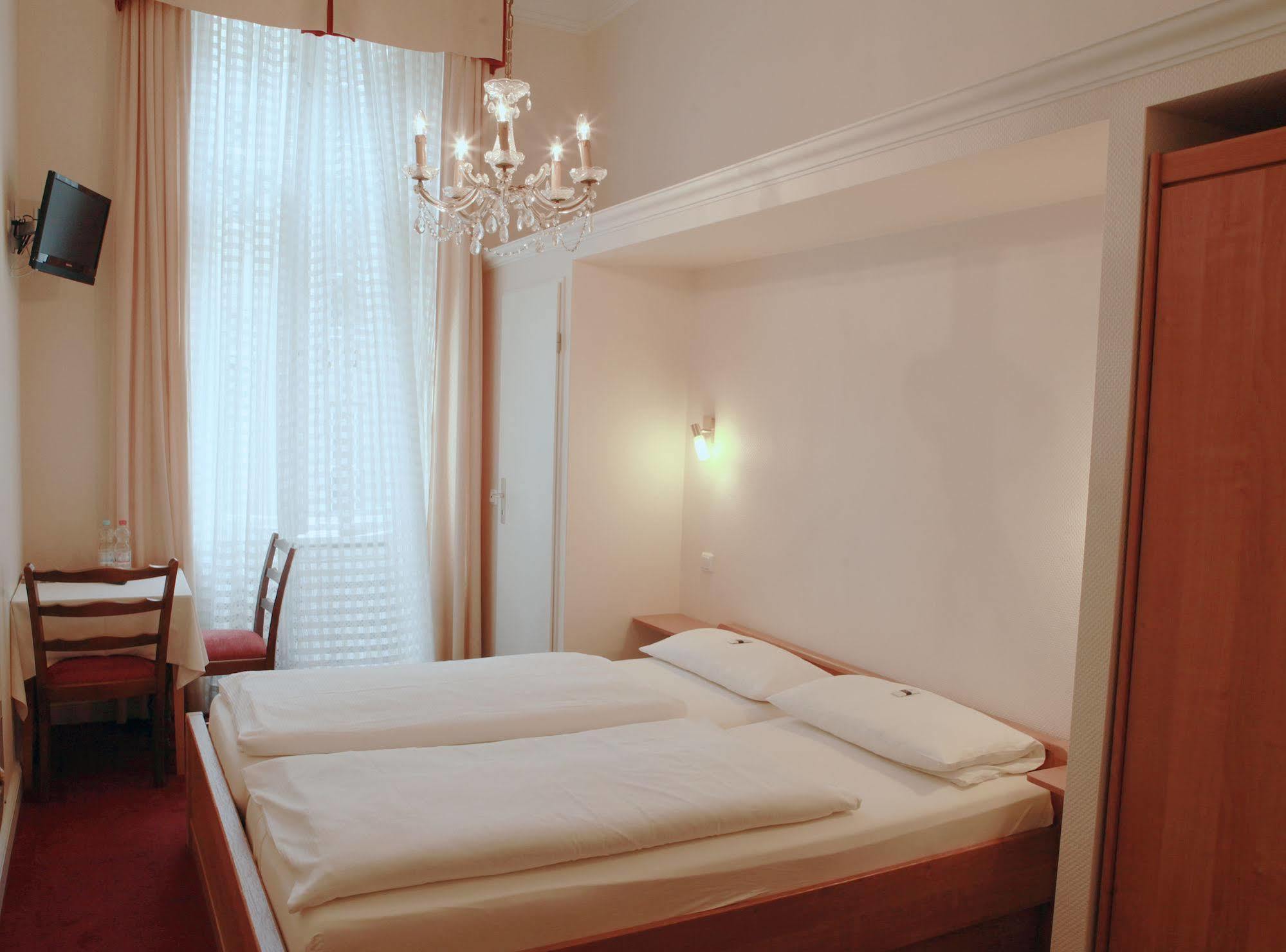 ברלין Hotel Pension Fasanenhaus מראה חיצוני תמונה