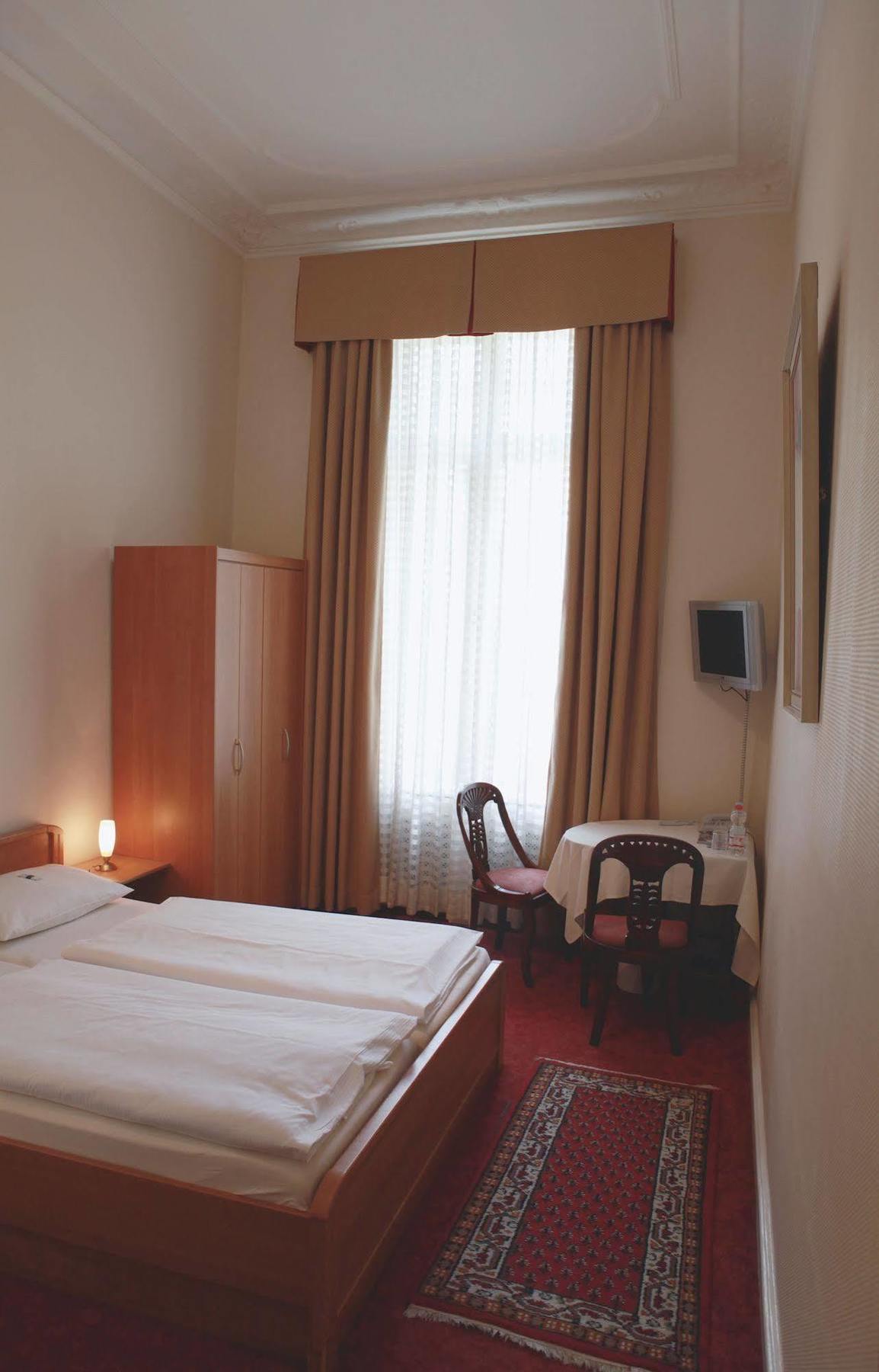 ברלין Hotel Pension Fasanenhaus מראה חיצוני תמונה