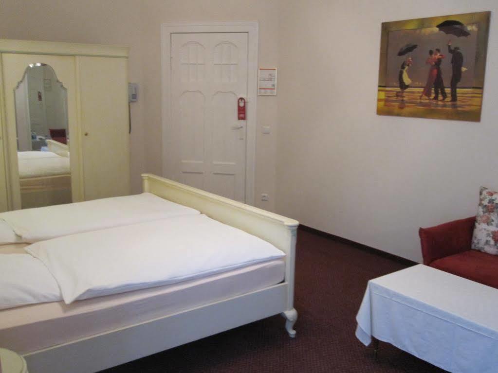 ברלין Hotel Pension Fasanenhaus מראה חיצוני תמונה